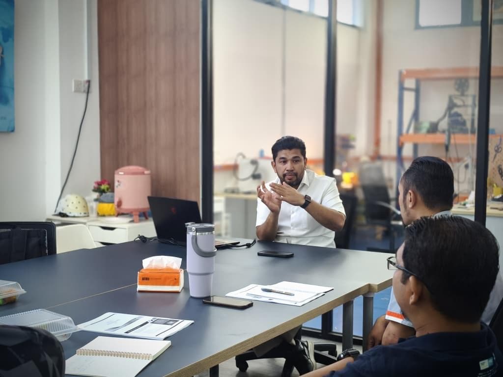 Dr Izhar explaining 1 Dr Izhar explaining 1